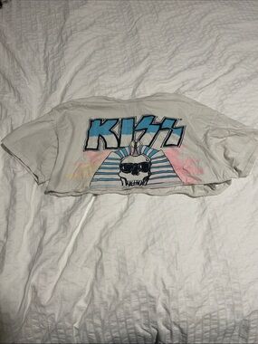 Divided Crop Tee in Light Gray with Blue and Pink Kiss Graphic